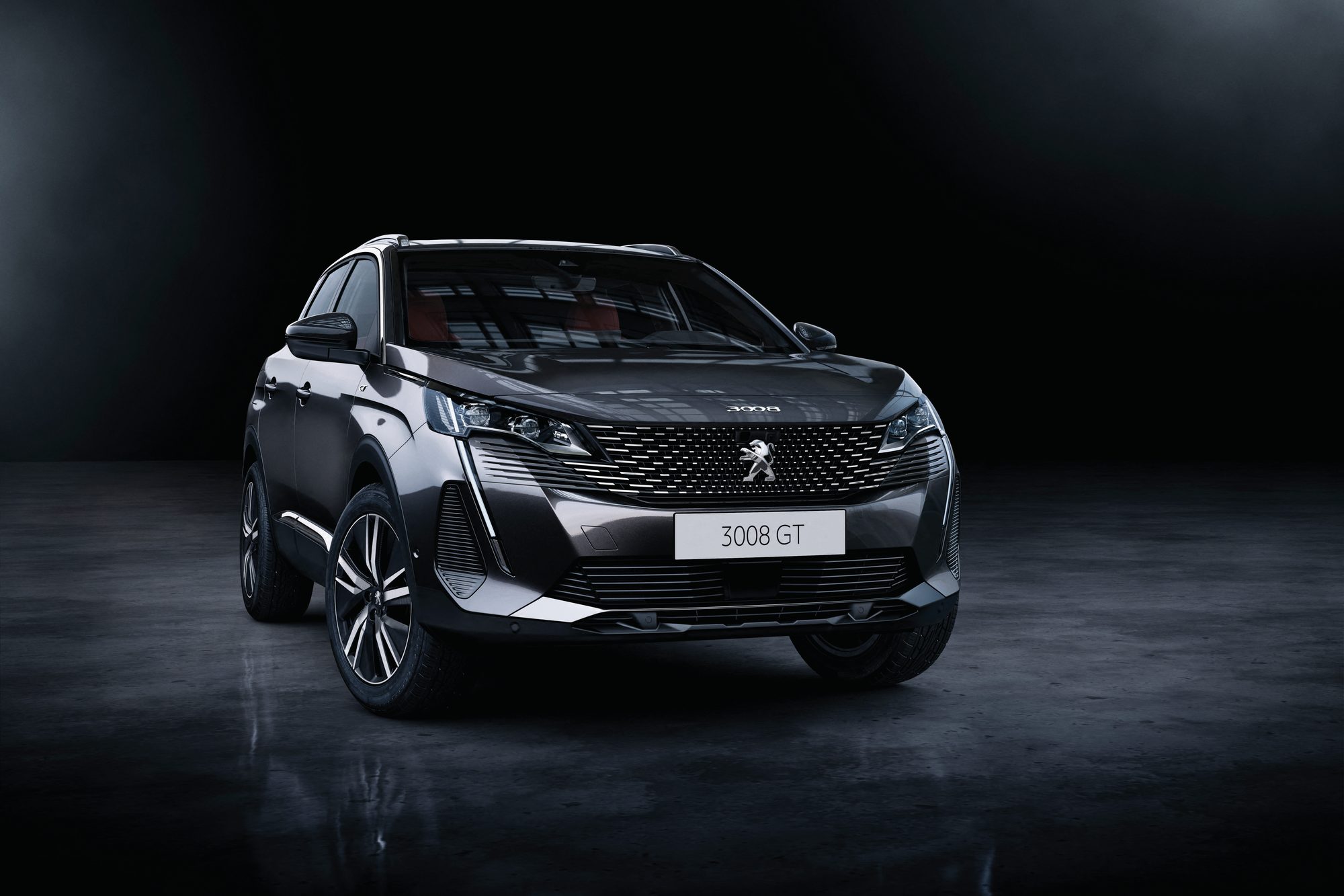 Peugeot 3008 GT, μπροστινή όψη σε σκοτεινό φόντο